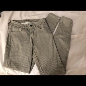 Women’s GUESS skinny jeans size 23